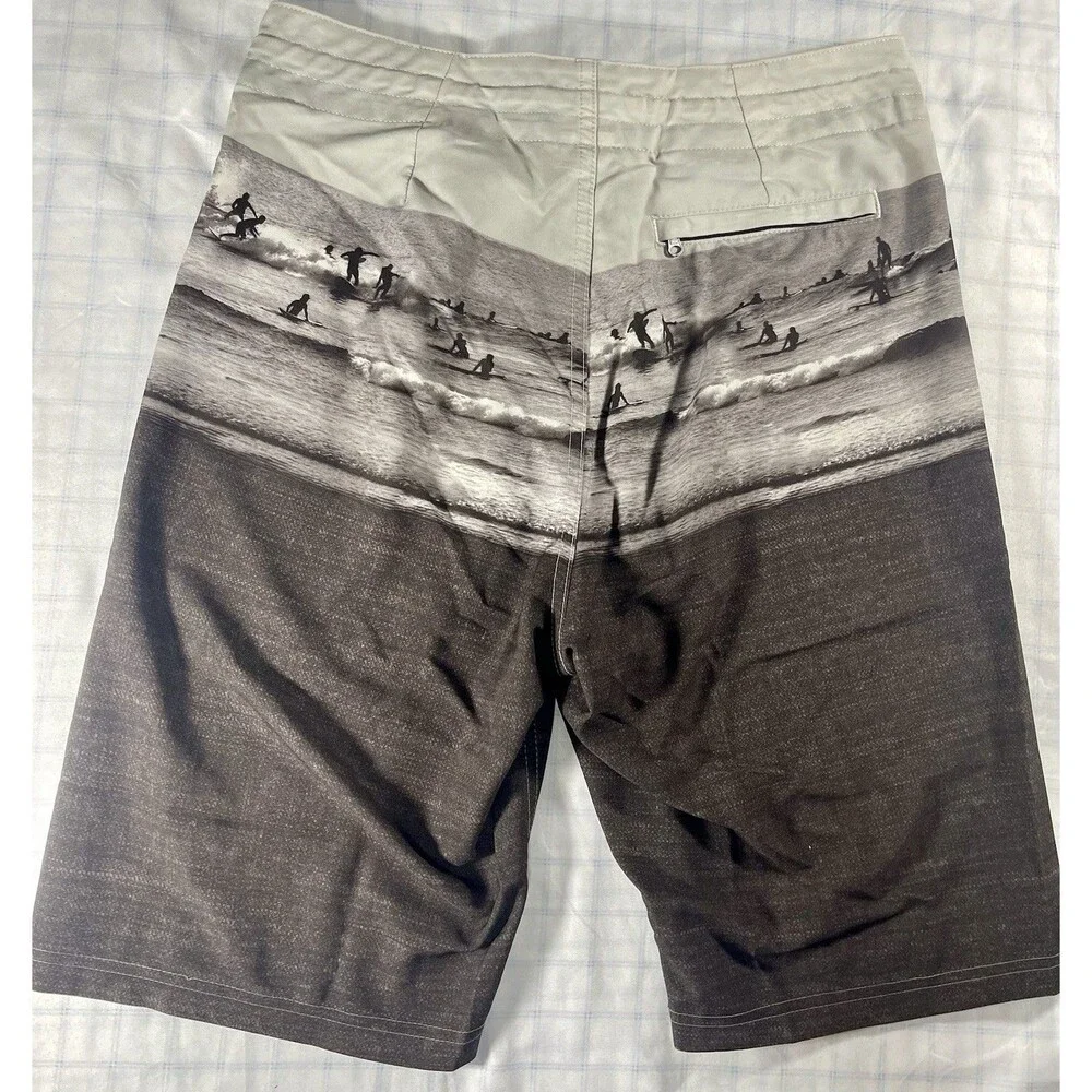 Old Navy California Men's Board Shorts - Surfer Photo Print - Size 28